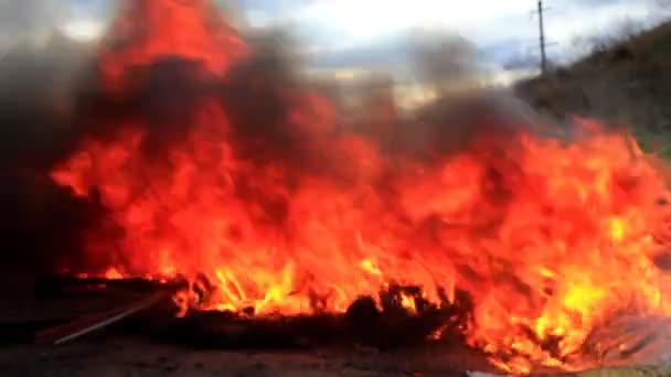 Incêndio de chamas intenso — Vídeo de Stock