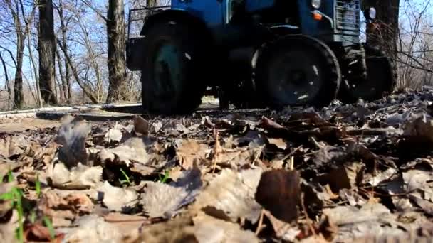 Трактор маневри — стокове відео