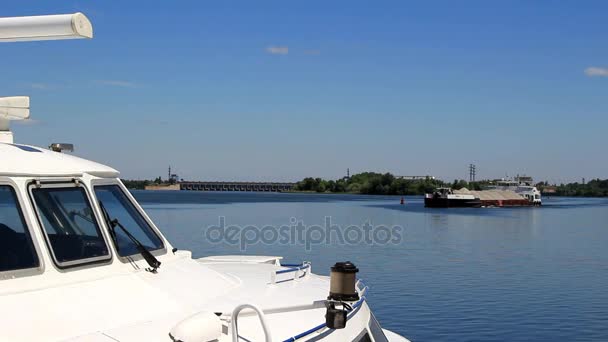 Navire sur le fond du barrage — Video