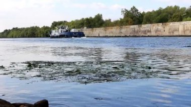 Römorkör kanal hareket eder.