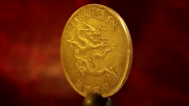 Starověká Čínská Měděná Mince Dynastie Čching Charakteristickým Obrazem Draka Obrazem — Stock video