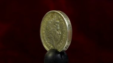 Kraliçe II. Elizabeth (1982 - 2019) ve Kelt Haçı 'nın görüntüsüne sahip madeni para, 1996 - t - Birleşik Krallık.