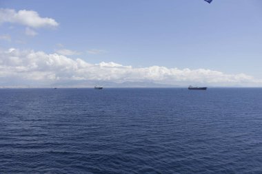 Kargo gemileri kargo için ayrılır..