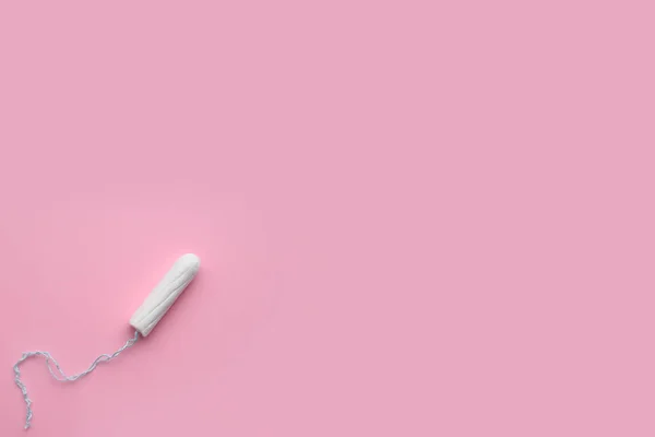 ピンクの背景に精神的なタンポン 月経周期 衛生と保護 — ストック写真