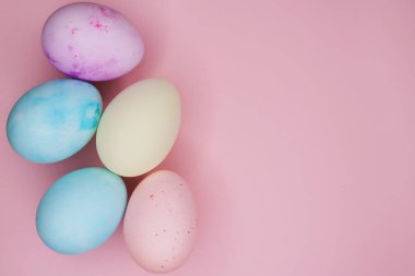 Mutlu Paskalyalar. Renkli Paskalya yumurtaları.