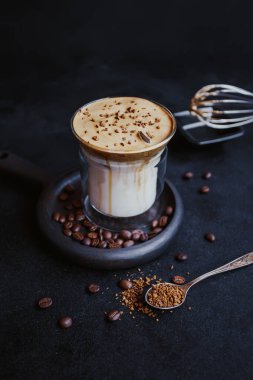 Dalgona Kahve, modaya uygun kremalı kremalı kahve..