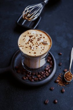 Dalgona Kahve, modaya uygun kremalı kremalı kahve..
