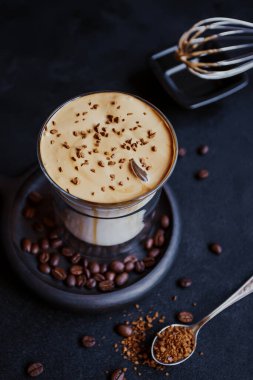 Dalgona Kahve, modaya uygun kremalı kremalı kahve..
