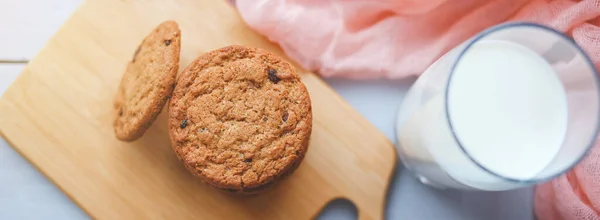 Biscotti Con Gocce Cioccolato Alla Farina Avena Con Cannella Bicchiere — Foto Stock