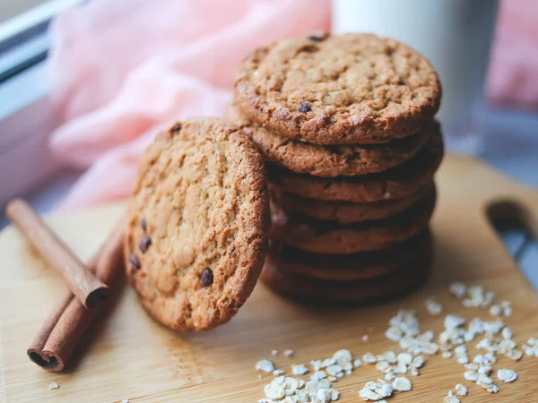 Biscotti Con Gocce Cioccolato Alla Farina Avena Con Cannella Bicchiere — Foto Stock