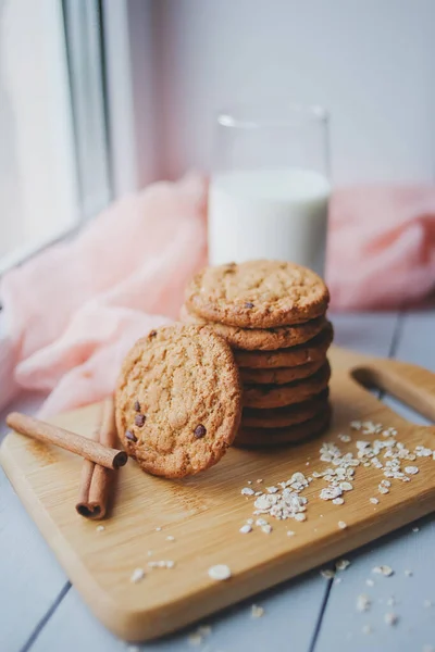 Galletas Con Chips Chocolate Avena Con Canela Vaso Leche Galletas — Foto de Stock