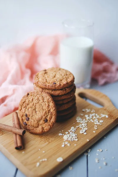 Biscotti Con Gocce Cioccolato Alla Farina Avena Con Cannella Bicchiere — Foto Stock