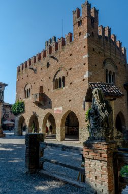 Grazzano Visconti Belediye Binası