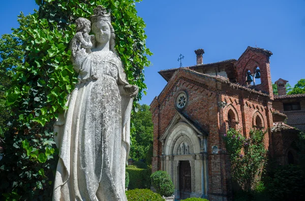 Igreja gótica medieval — Fotografia de Stock