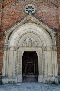 Ortaçağ kilise portal