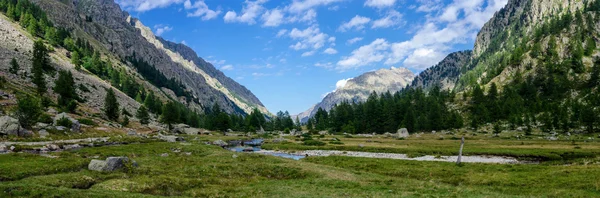 Nehir ile dağ Yaylası
