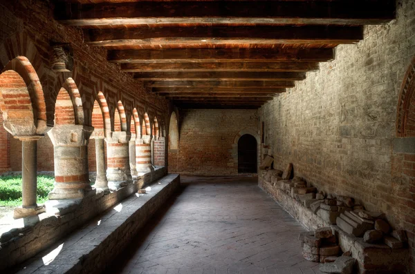 Abbazia di Vezzolano, claustro — Fotografia de Stock