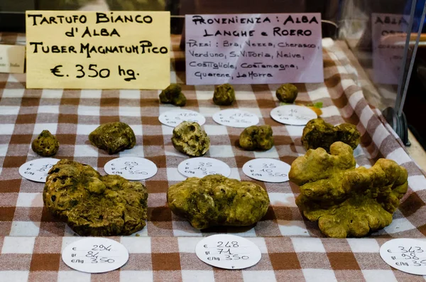 Alba white truffle with prices — Stock Photo, Image