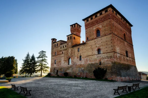 Zamku Grinzane Cavour, w regionie Piemont (Włochy) — Zdjęcie stockowe