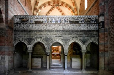 Abbazia di Vezzolano, iç