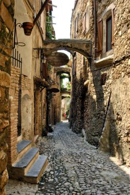 Bussana Vecchia sokakları