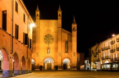 Alba (İtalya), Piazza Duomo