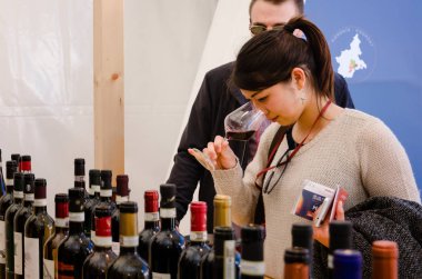 şarap tadımı Vinum (Alba, İtalya)