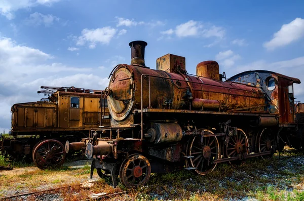 Locomotora de vapor oxidada italiana — Foto de Stock