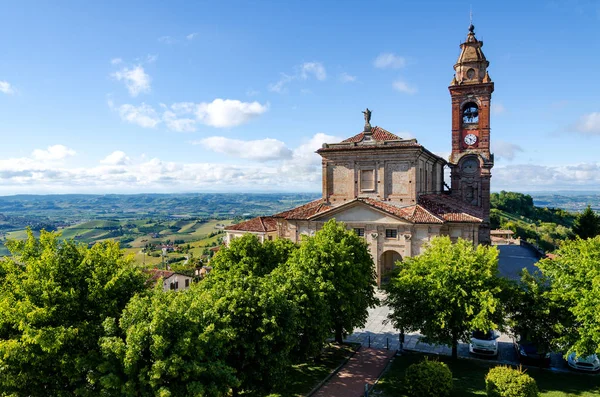 Diano d 'Alba, gereja dan panorama — Stok Foto