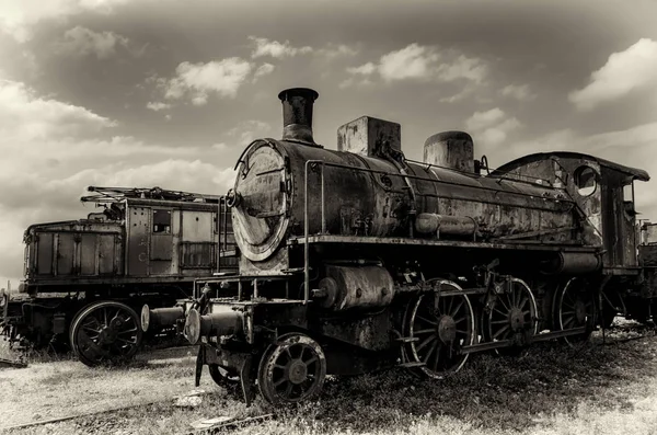 Locomotora de vapor oxidada italiana — Foto de Stock