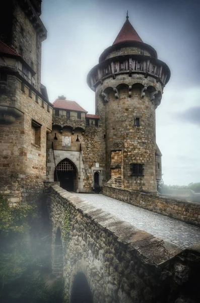 Burg Kreuzenstein vár — Stock Fotó