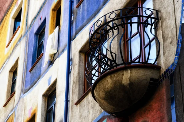 Vienna, la coloratissima Hundertwasserhaus — Foto Stock