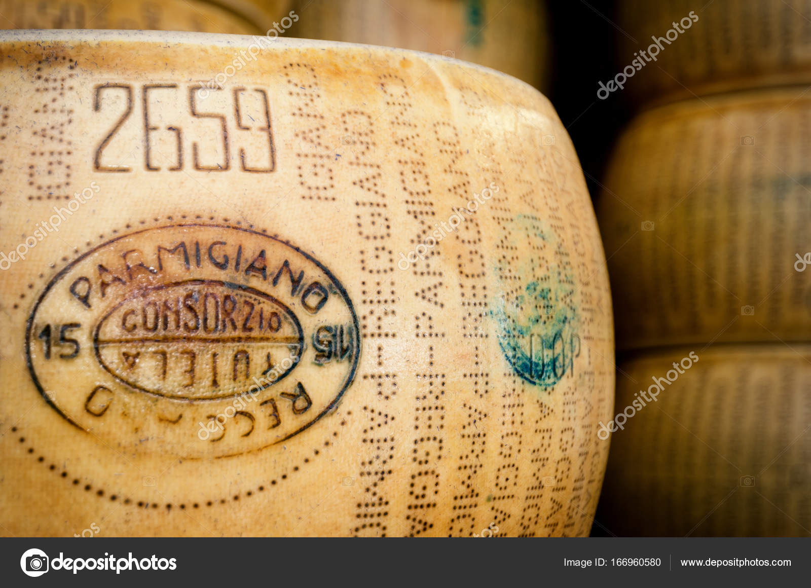 https://st3.depositphotos.com/9826632/16696/i/1600/depositphotos_166960580-stock-photo-many-parmigiano-reggiano-cheese-wheels.jpg