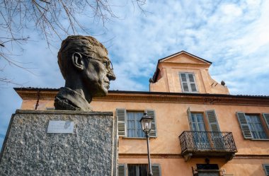 Santo Stefano Belbo, Cesare Pavese doğum yeri