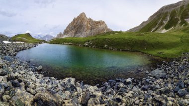 Rocca La Meja, Piedmont 'un Che Alplerindeki ünlü dağ zirvesi.,