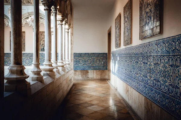 LISBON, PORTUGAL - 2 Şubat 2019: Convento Madre de Deus Manastırı, Lizbon, Portekiz eski manastır ve ulusal fayans müzesi, 2 Şubat 2019