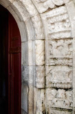 Dış görünüş ve Lizbon, Portekiz 'deki Belem Kulesi' nin giriş kapısı dış görünüş ve dış görünüş olarak manueline gotik bas ile dekore edilmiştir.
