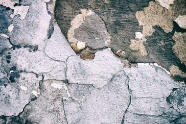 Eski veya vintage kırık mavi boyalı taş veya çimento eski doku olarak soyut desen duvar. Kavramsal afiş