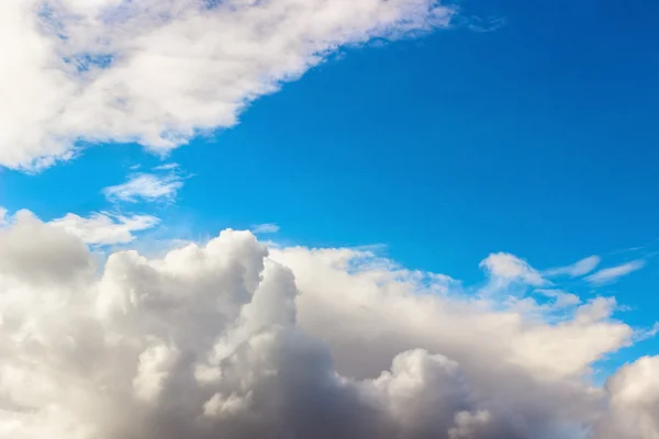 青空と白い雲 ストック写真