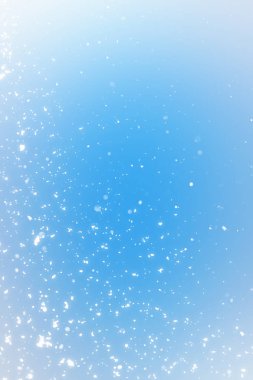 Mavi gökyüzü ve kar. Noel arka plan