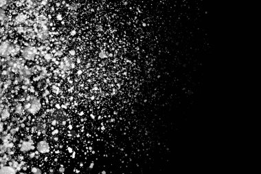 Siyah arka plan üzerine izole kar yağışı. Tasarım öğesi