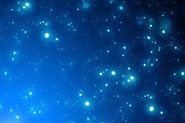 Sihirli Noel mavi arka plan. Koyu zemin üzerinde bokeh veya parlak ışık