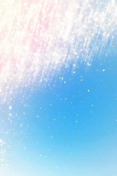 Luce glitter dorata su sfondo cielo blu. Magia di Natale — Foto Stock