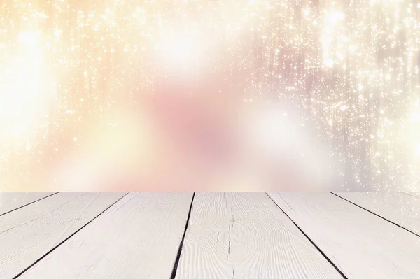 Gouden glitter lichten of bokeh en witte tabel. Kerstmis achtergrond — Stockfoto