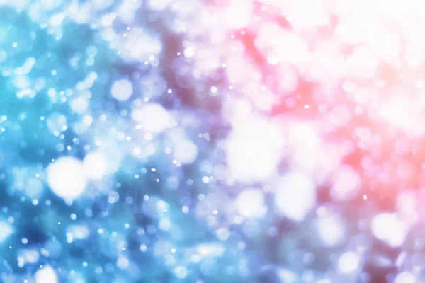 Μαγεία και εορταστική μπλε φόντο. Bokeh φως και ήλιο. Χριστουγεννιάτικα φωτάκια γκλίτερ — Φωτογραφία Αρχείου