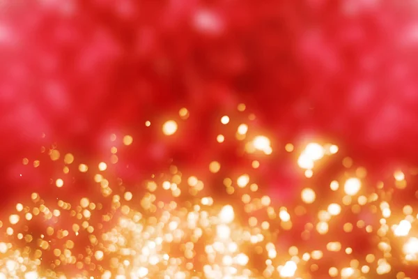 Fondo rojo de Navidad con brillo círculo de oro o luces bokeh. Partículas redondas desenfocadas — Foto de Stock