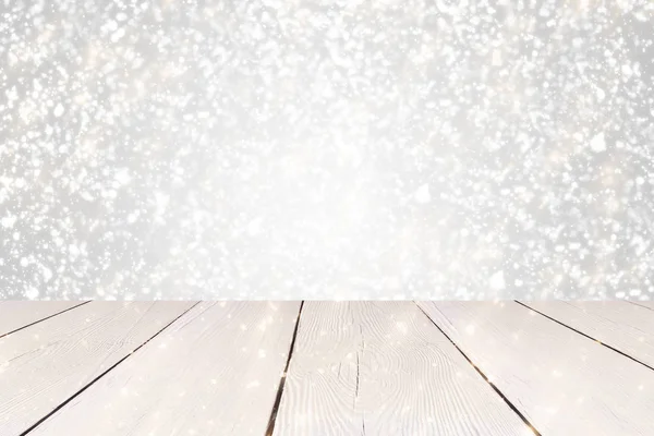 Natale astratto sfondo argento con bokeh rotondo d'oro o cerchio luci glitter e tavolo bianco. Utilizzare per visualizzare o montare i vostri prodotti — Foto Stock