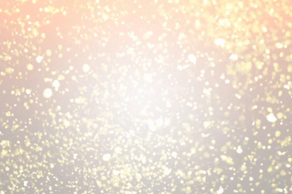 Círculo dorado bokeh o luces de brillo redondas festivas fondo plateado. Plantilla abstracta Navidad —  Fotos de Stock