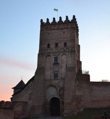  Lutsk Kalesi 'nin ana kapısı. Lubart ya da Yukarı Kale olarak da bilinir. Lutsk, Ukrayna 'nın en önemli simgesidir.