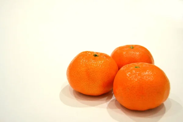 Mandarim Mandarina Descascada Isolados Fundo Branco Tangerinas Maduras Laranja Mandarim — Fotografia de Stock